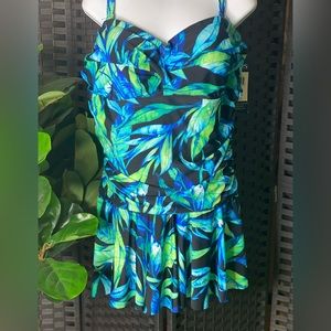 Chaps slimming fit swim dress